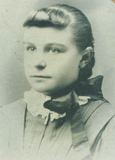 Young <b>Helen Kever</b>. How old was Helen in this picture? - YoungHelenSchmidEdit